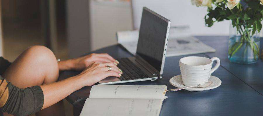Become a Freelance Writer in 2024: Pros and Cons